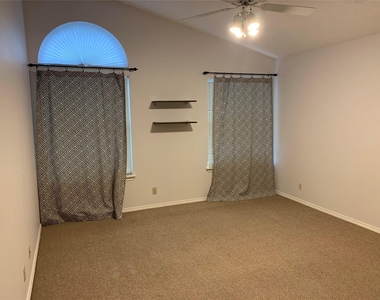 17130 Copperhead Dr - Photo Thumbnail 9