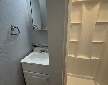 4500 Avenue D Ave - Photo Thumbnail 11