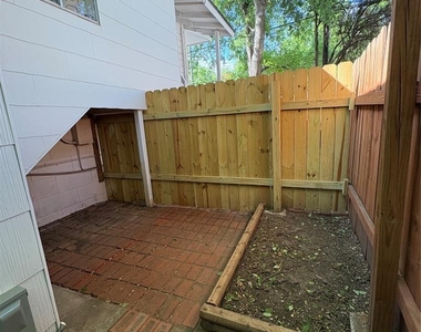 4500 Avenue D Ave - Photo Thumbnail 15