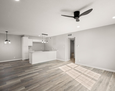 910 Duncan Ln - Photo Thumbnail 1