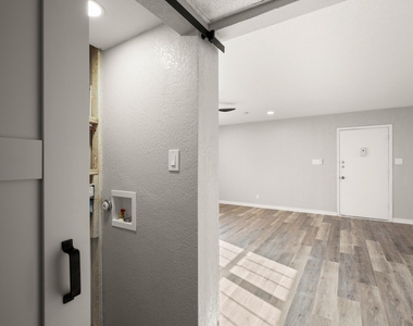 910 Duncan Ln - Photo Thumbnail 6