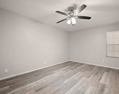 910 Duncan Ln - Photo Thumbnail 8