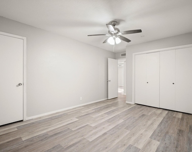 910 Duncan Ln - Photo Thumbnail 9