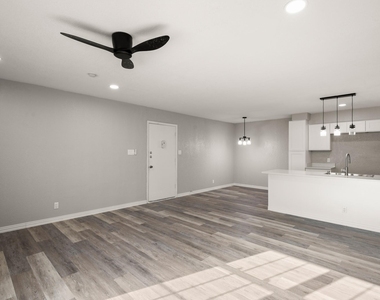 910 Duncan Ln - Photo Thumbnail 2