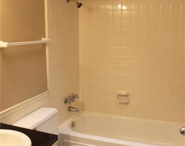 606 W 51st St - Photo Thumbnail 2