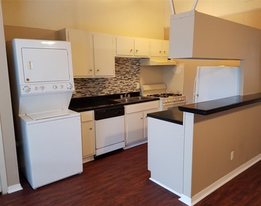 606 W 51st St - Photo Thumbnail 8