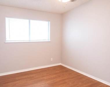 606 W 51st St - Photo Thumbnail 12
