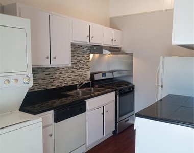 606 W 51st St - Photo Thumbnail 2
