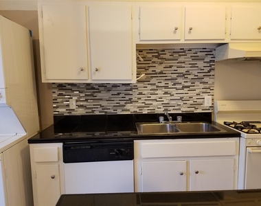 606 W 51st St - Photo Thumbnail 7