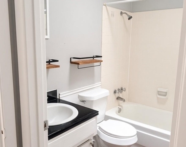 606 W 51st St - Photo Thumbnail 11