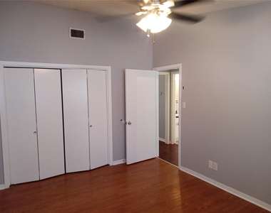 606 W 51st St - Photo Thumbnail 6