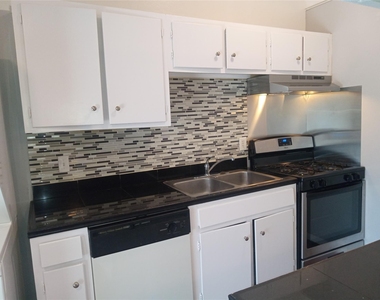 606 W 51st St - Photo Thumbnail 1