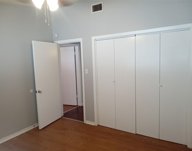 606 W 51st St - Photo Thumbnail 8