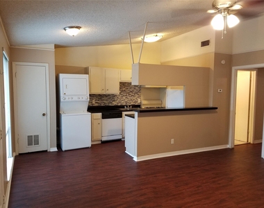 606 W 51st St - Photo Thumbnail 9
