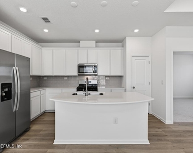 368 Woods Lane - Photo Thumbnail 2