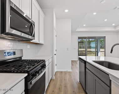 368 Woods Lane - Photo Thumbnail 6