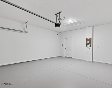 368 Woods Lane - Photo Thumbnail 33