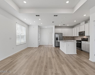 368 Woods Lane - Photo Thumbnail 7
