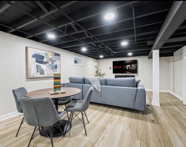 3222 S 52nd Court - Photo Thumbnail 8
