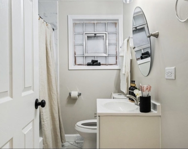 3222 S 52nd Court - Photo Thumbnail 5