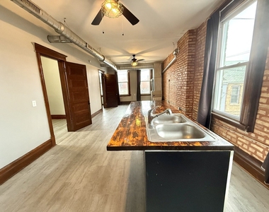 2141 S Marshall Boulevard - Photo Thumbnail 3