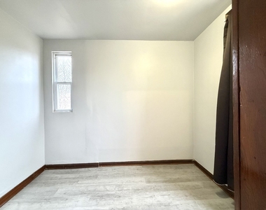 2141 S Marshall Boulevard - Photo Thumbnail 13