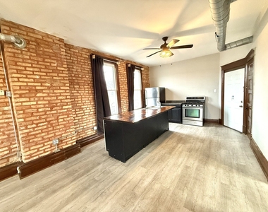 2141 S Marshall Boulevard - Photo Thumbnail 4