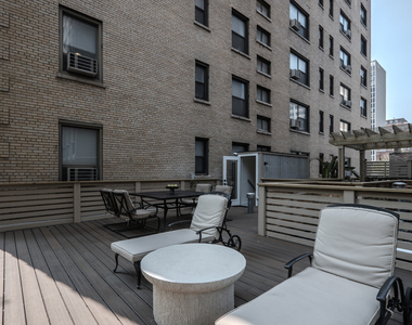 22 E Elm Street - Photo Thumbnail 20