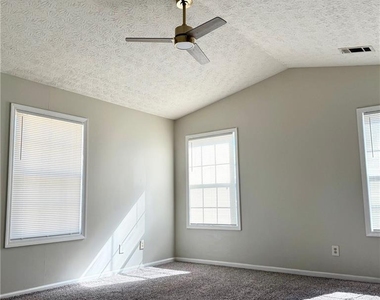 524 Julius Dr - Photo Thumbnail 11