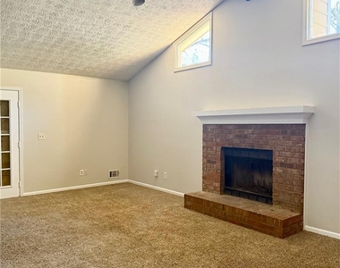 524 Julius Dr - Photo Thumbnail 2