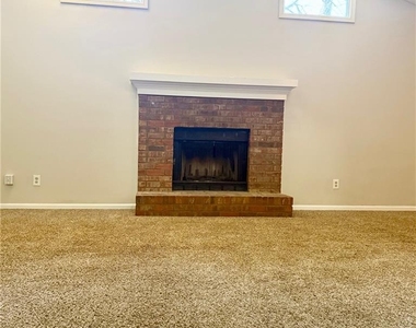 524 Julius Dr - Photo Thumbnail 7
