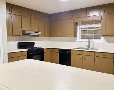 524 Julius Dr - Photo Thumbnail 4