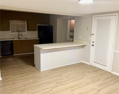 524 Julius Dr - Photo Thumbnail 3