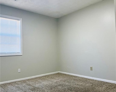 524 Julius Dr - Photo Thumbnail 10