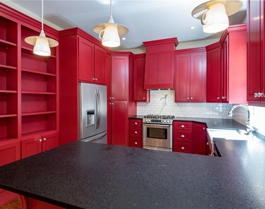765 Woodland Avenue Se - Photo Thumbnail 15