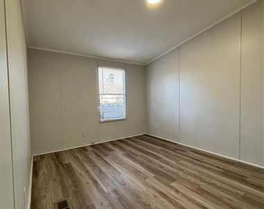 16509 Brittany Way - Photo Thumbnail 9