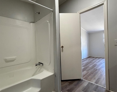 16509 Brittany Way - Photo Thumbnail 5