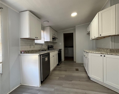 16509 Brittany Way - Photo Thumbnail 4