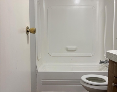 16509 Brittany Way - Photo Thumbnail 8