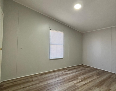 16509 Brittany Way - Photo Thumbnail 7