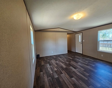 16299 Crockett Martin Estates Drive - Photo Thumbnail 6
