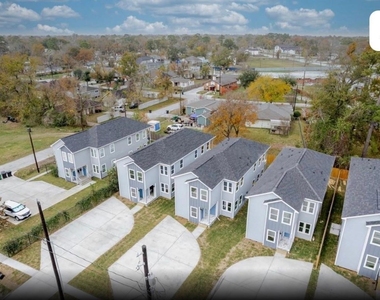 8713 Westcott Road - Photo Thumbnail 1