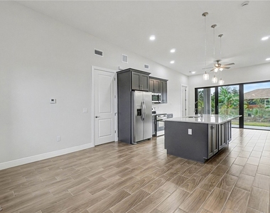 3013 4th Street Sw - Photo Thumbnail 6