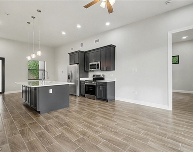 3013 4th Street Sw - Photo Thumbnail 4