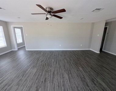 3700 4th Street - Photo Thumbnail 3