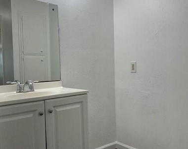 10555 Turtlewood Court - Photo Thumbnail 14