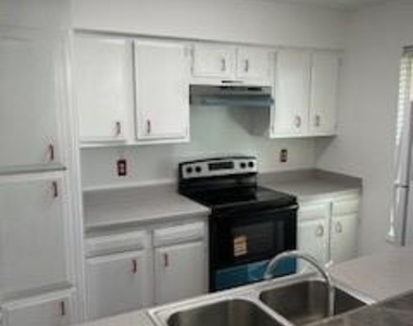10555 Turtlewood Court - Photo Thumbnail 8