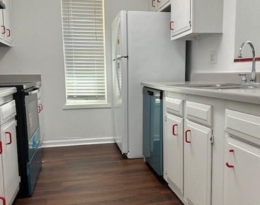 10555 Turtlewood Court - Photo Thumbnail 7