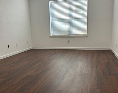 10555 Turtlewood Court - Photo Thumbnail 12