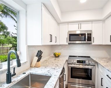 1275 7th Avenue N - Photo Thumbnail 9